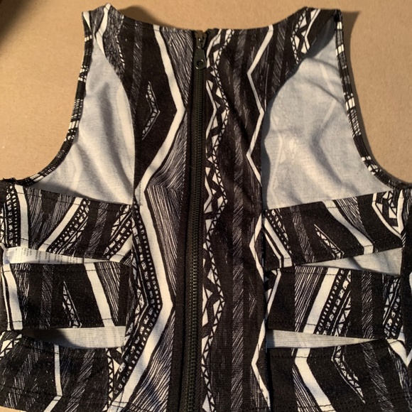 Mixed Lot Early 2000s Pre-owned Tops - Urban Outfitters and H&M - Size S & XS - Picture 5 of 15